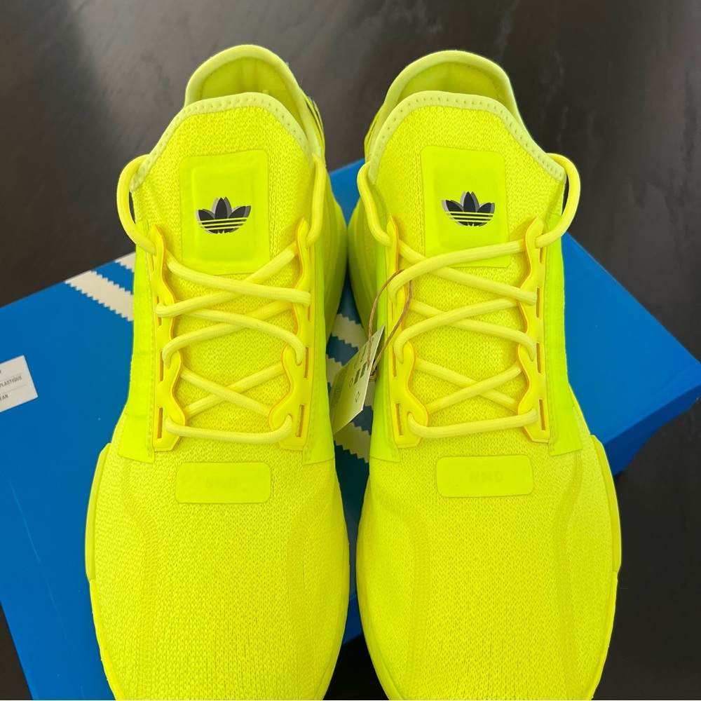 💙 NIB💙 ADIDAS NMD R1 V2 Solar Yellow - Picture 6 of 10